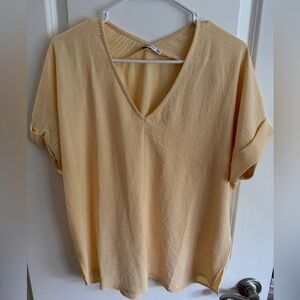 Staccato Light Yellow Short Sleeve V-Neck Top